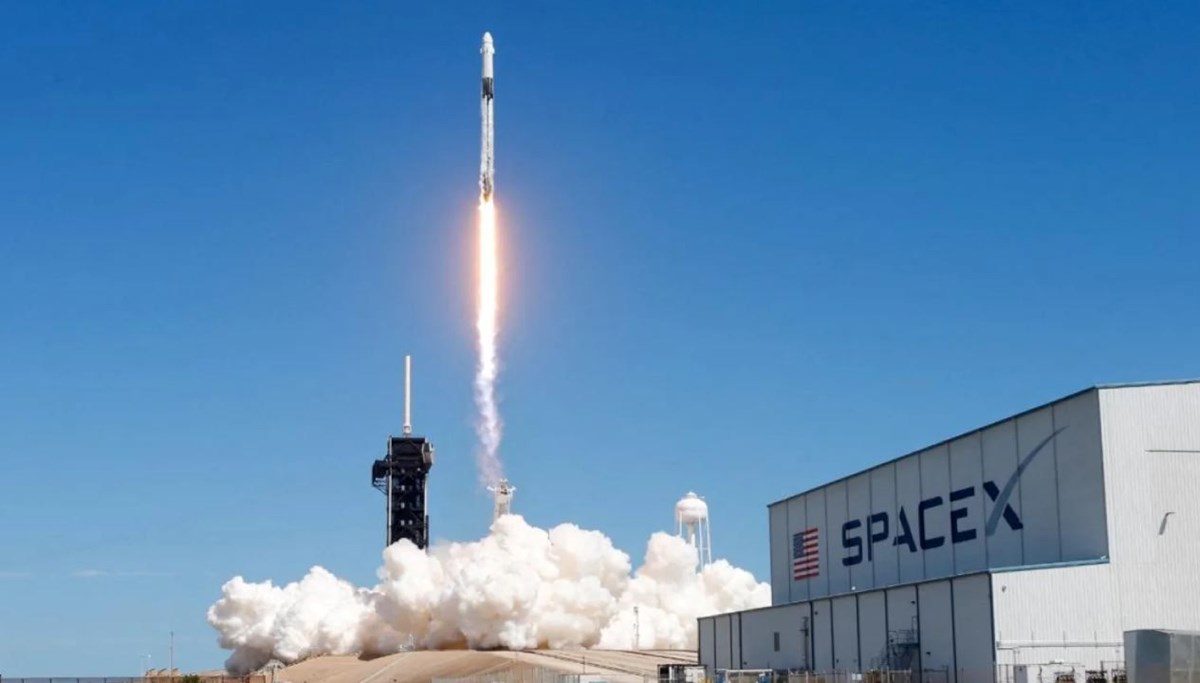 NASA, Ay misyonu için SpaceX'i gözden çıkardı