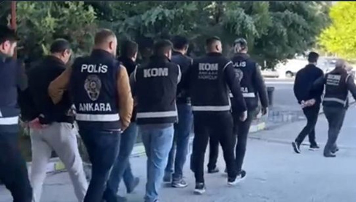 11 ayda FETÖ'ye 5 bin 191 operasyon: 8 bin 153 şüpheli yakalandı 11 ayda FETÖ'ye 5 bin 191 operasyon: 8 bin 153 şüpheli yakalandı