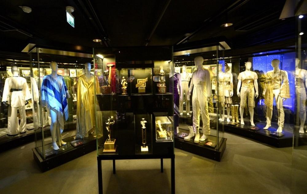 Dance museum. ABBA-museet, Stockholm.. Внутри музея абба. Музей танца в Швеции снаружи.