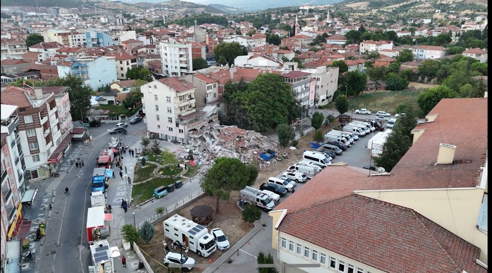 Balıkesir'deki depremin merkez üssünde bu sabah... Sındırgı havadan görüntülendi - 6