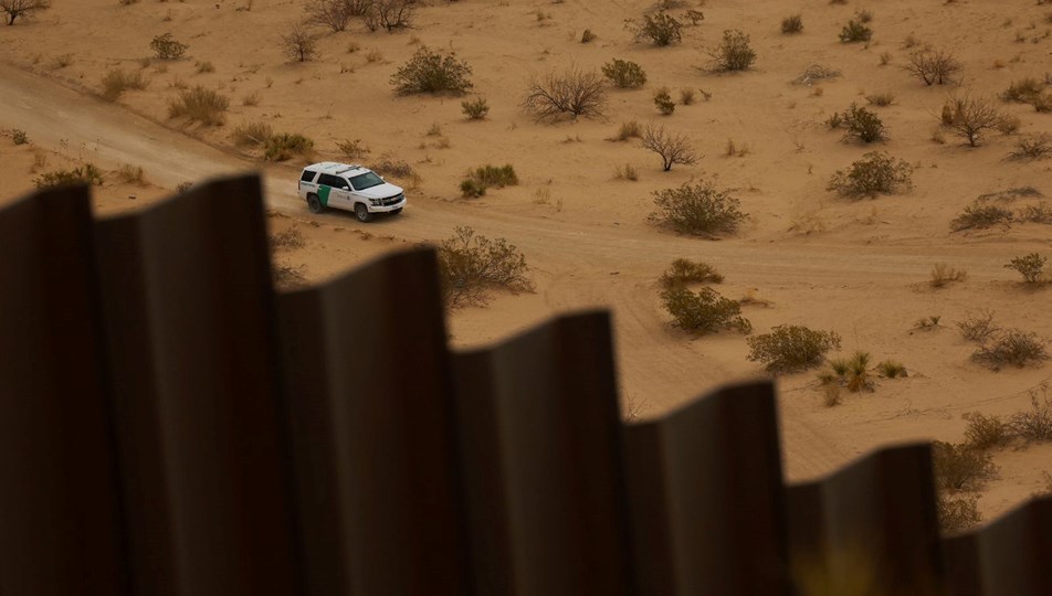 Trump göçe "savaş" açtı: Güney sınırına zırhlı araçlar gönderildi