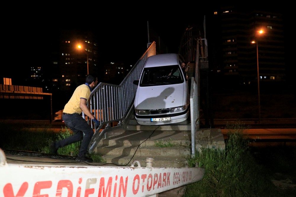 Yaya üst geçidine otomobili bırakıp, kaçtı - 4