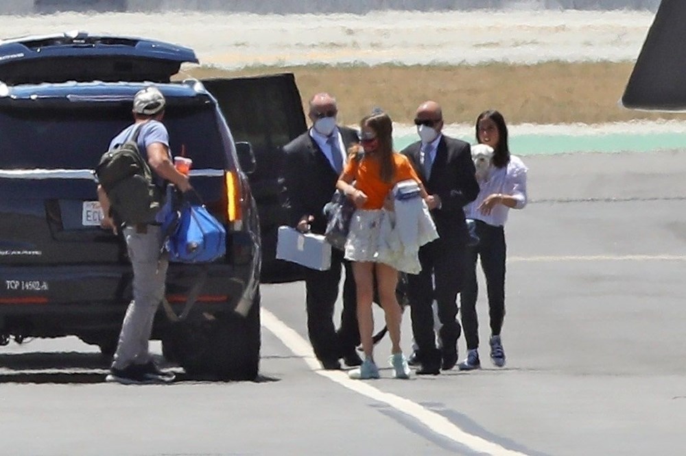 Ben Affleck ile Ana de Armas'dan özel jetle tatile çıktı - 3