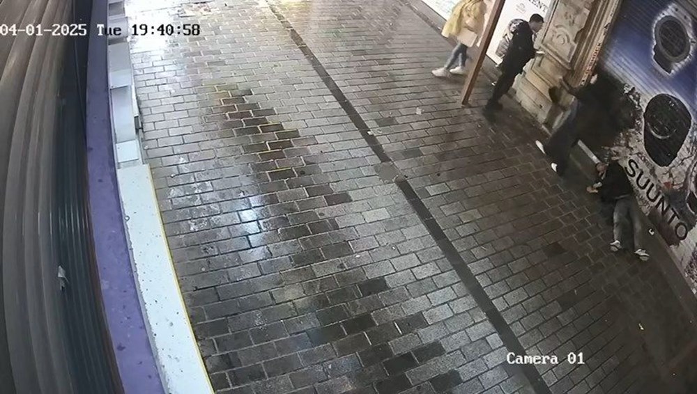 İstanbul'da sokak ortasında kadına şiddet: Bekçi saldırganı vurdu - 2