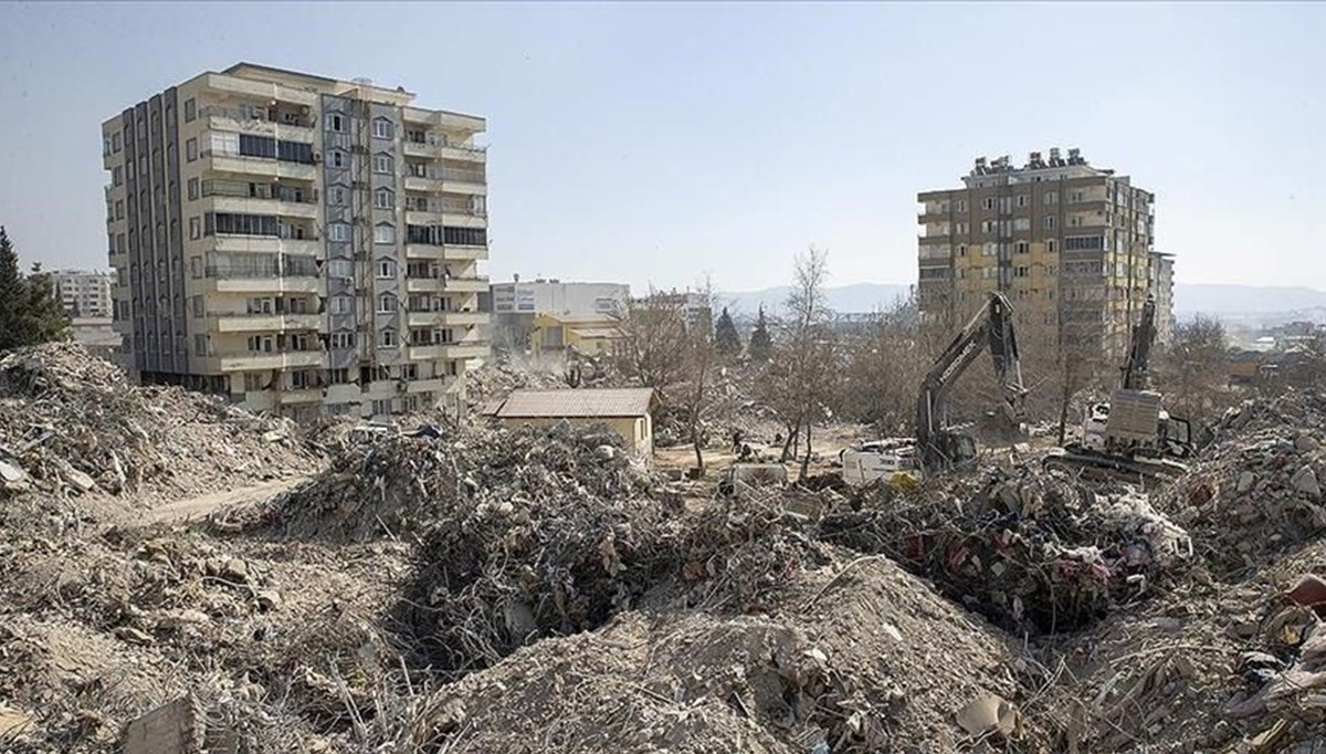 Deprem 96 kişiye mezar olan Ebrar Sitesi Güvenç Apartmanı müteahhidine 17 yıl 6 ay hapis cezası Deprem 96 kişiye mezar olan Ebrar Sitesi Güvenç Apartmanı müteahhidine 17 yıl 6 ay hapis cezası
