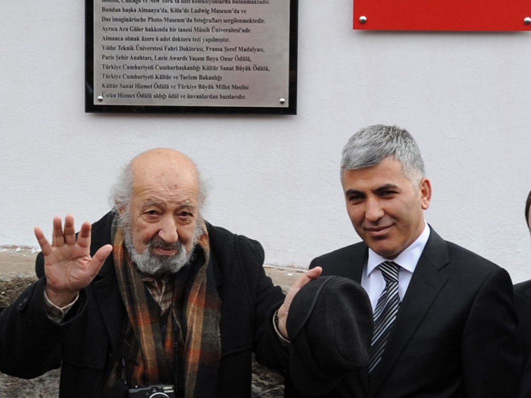 ara guler kendi caddesinin acilisini
