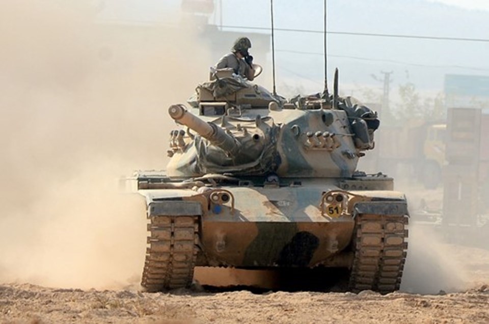 13.30 sıralarında Türk Silahlı Kuvvetleri Salhan köyü yakınlarından Suriye’nin Çobanbey kasabasına tanklar ve zırhlı araçlar ile giriş yaptı. TSK tarafından uzun bir süreden beri bu bölgeye tank ve zırhlı araç takviyesi yapılmıştı.
