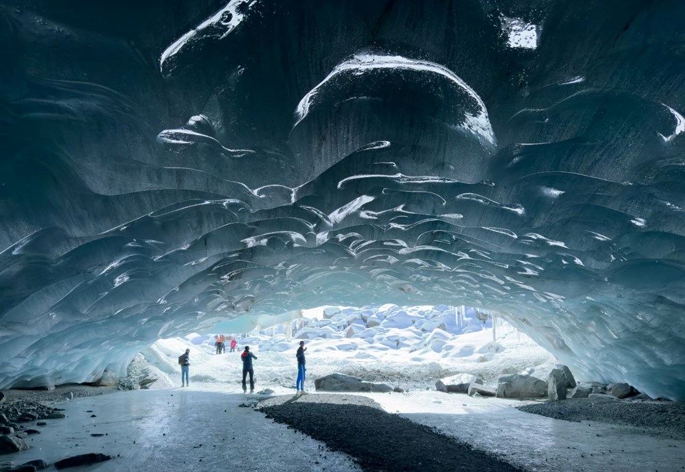 İsviçre'de buz şöleni: Buzulun içinde mağaralar oluştu! - 4