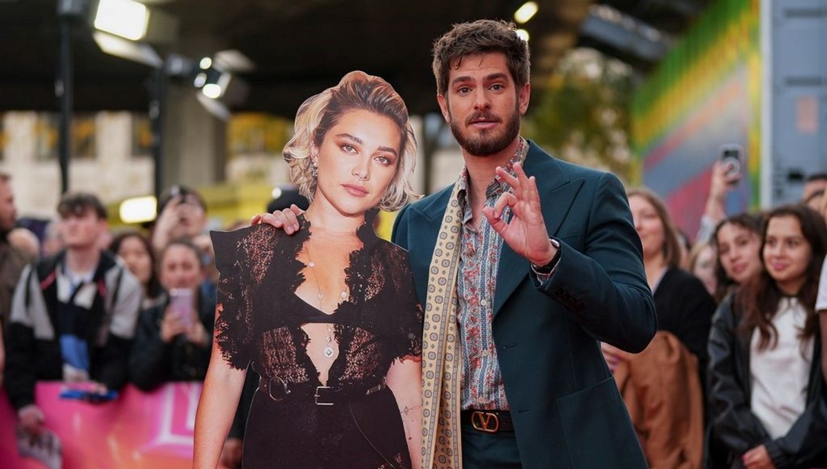 Andrew Garfield'dan yaratıcı çözüm: Kırmızı halı görüntüleri gündem oldu