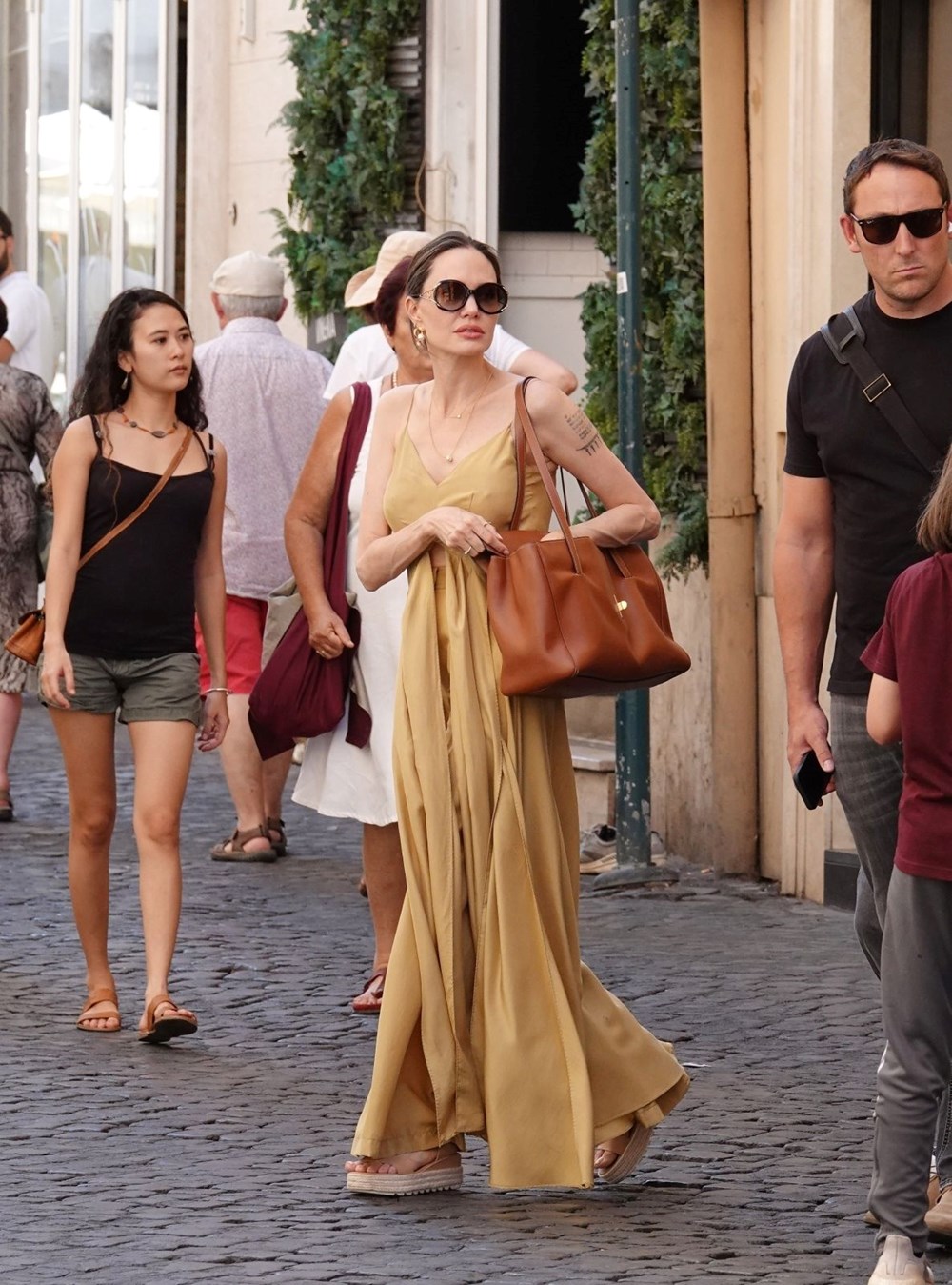 Angelina Jolie'nin en şık Roma görünümleri - 4