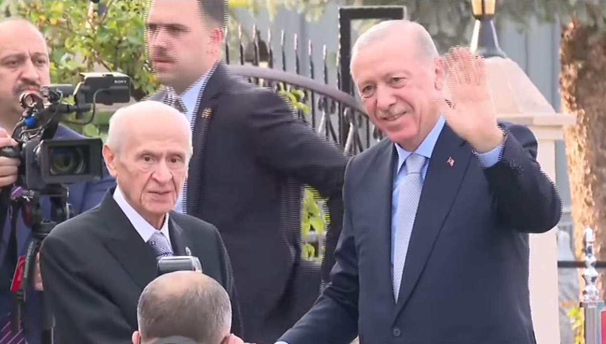 Erdoğan Bahçeli'yi ziyaret ediyor Erdoğan Bahçeli'yi ziyaret ediyor