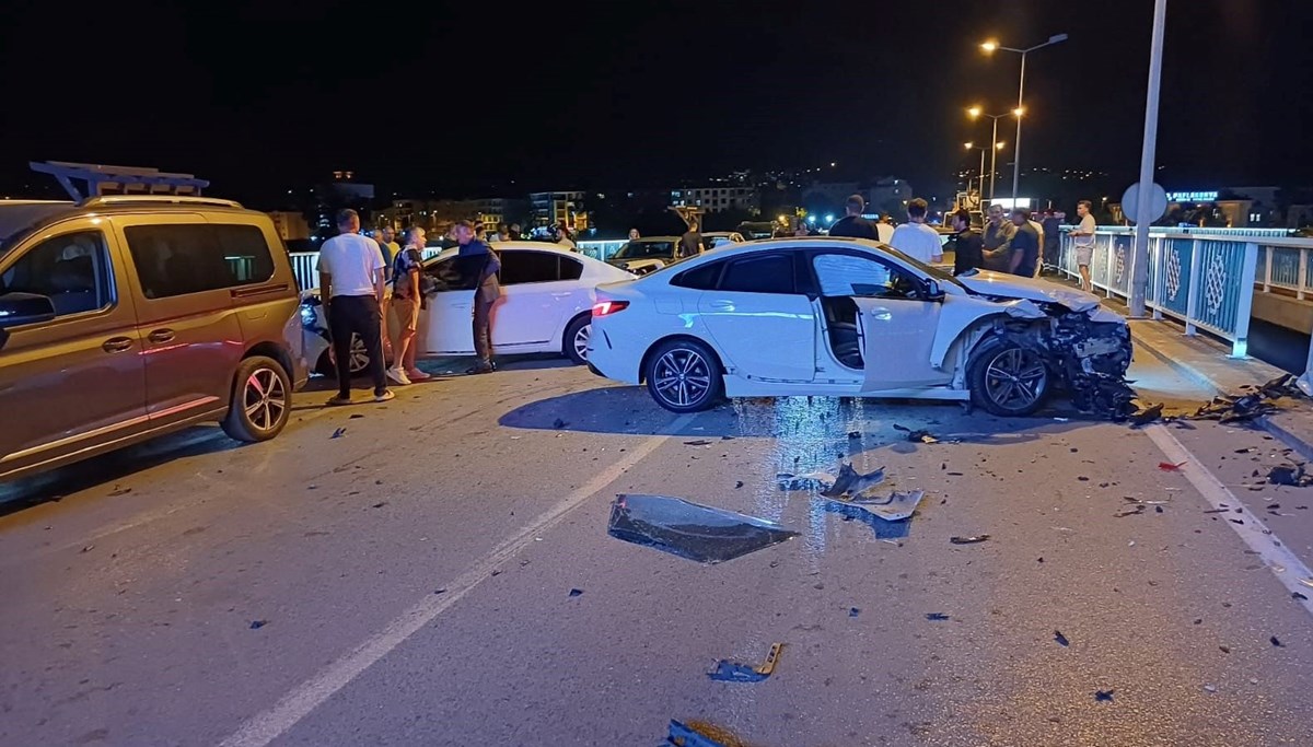 Araçlara çarpan sürücü olay yerinden kaçtı