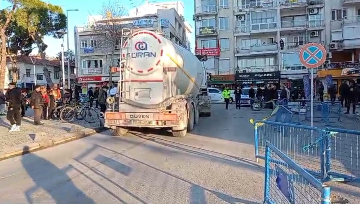 İzmir’de TIR'ın çarptığı 2 kadın hayatını kaybetti