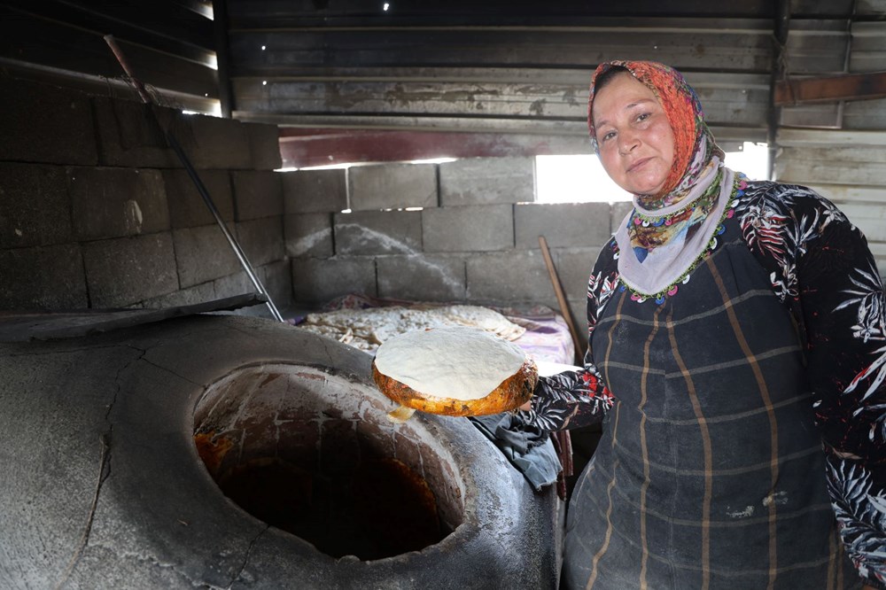 45 derece havada zorlu mesai: Alevlerin başında ekmek parası kazanıyorlar - 4