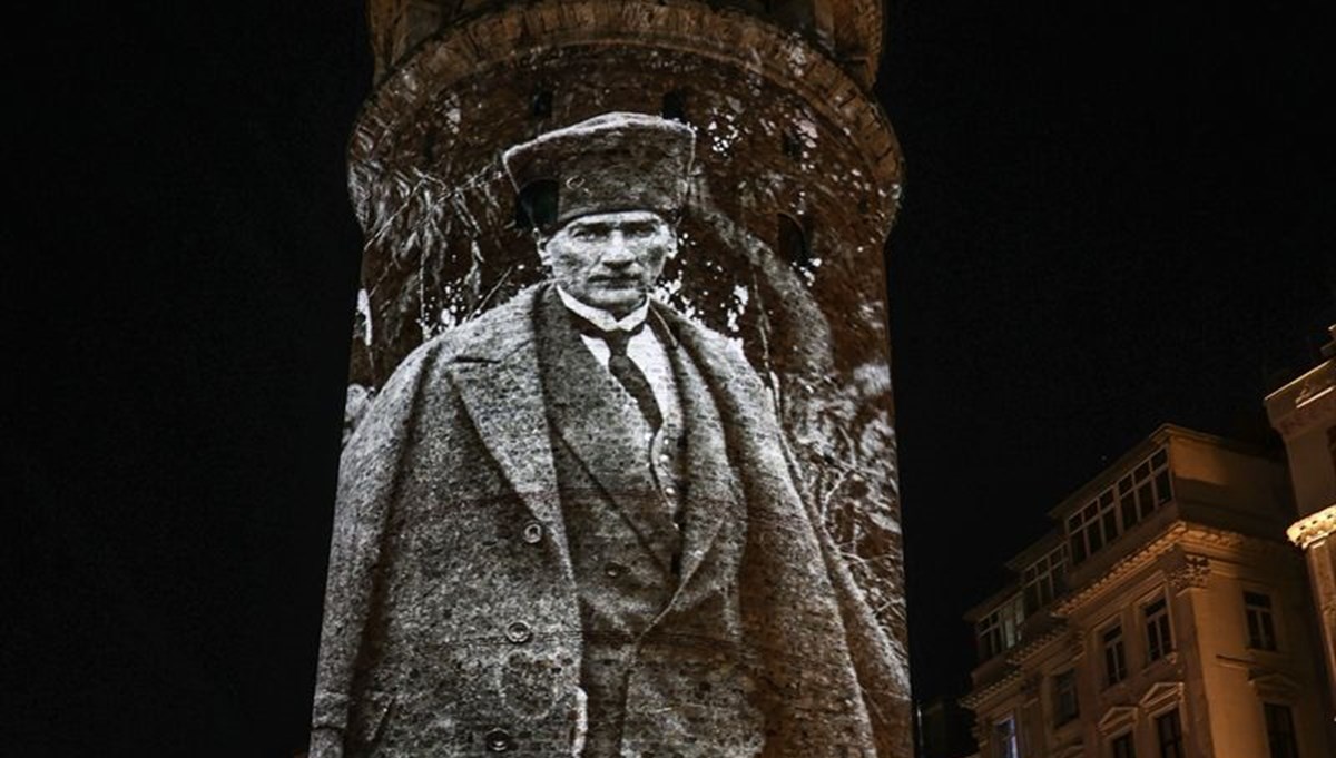 AKM ve Galata Kulesi'nde ışık gösterisiyle 10 Kasım anması