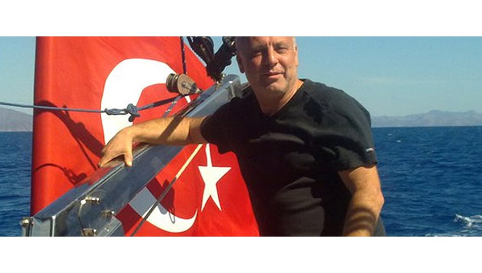 Ünlü menajer teknede ölü bulundu