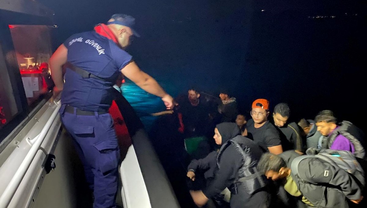 Kuşadası'nda 21 kaçak göçmen yakalandı Kuşadası'nda 21 kaçak göçmen yakalandı