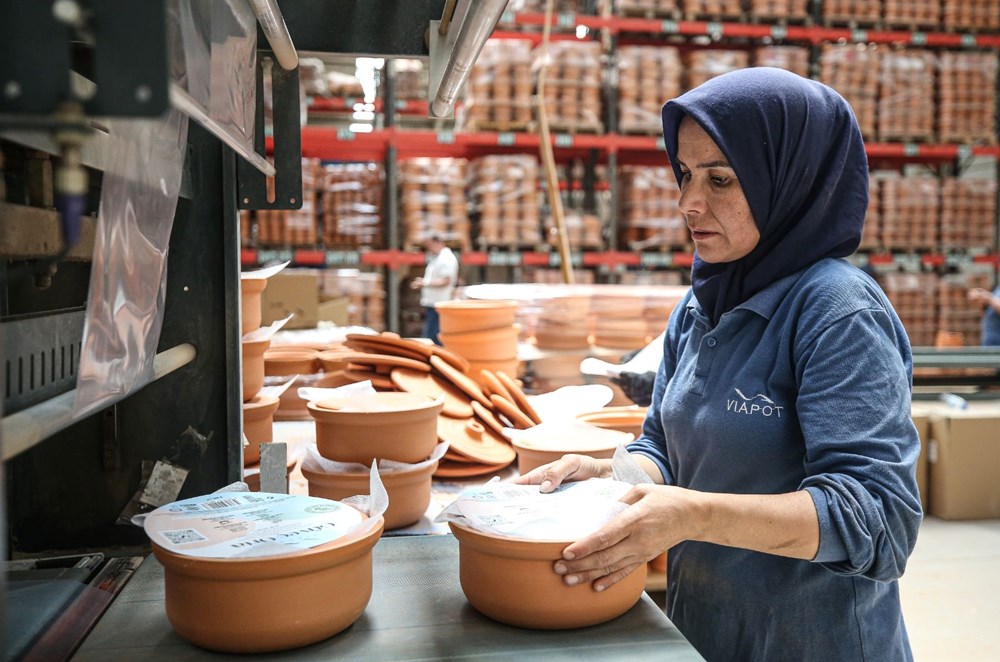 Bursa'dan 94 ülkeye ihraç ediliyor: Kadınların ellerinde şekilleniyor - 1