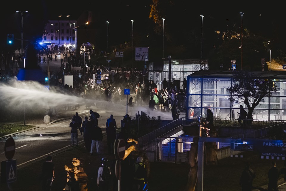 İtalya-İsrail maçı protestolarında 13 kişi yaralandı - 1