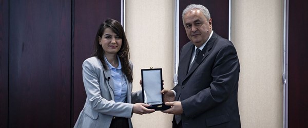 ODTÜ'den kanser şifrelerinin peşindeki Doç. Dr. Nurcan Tunçbağ'a plaket