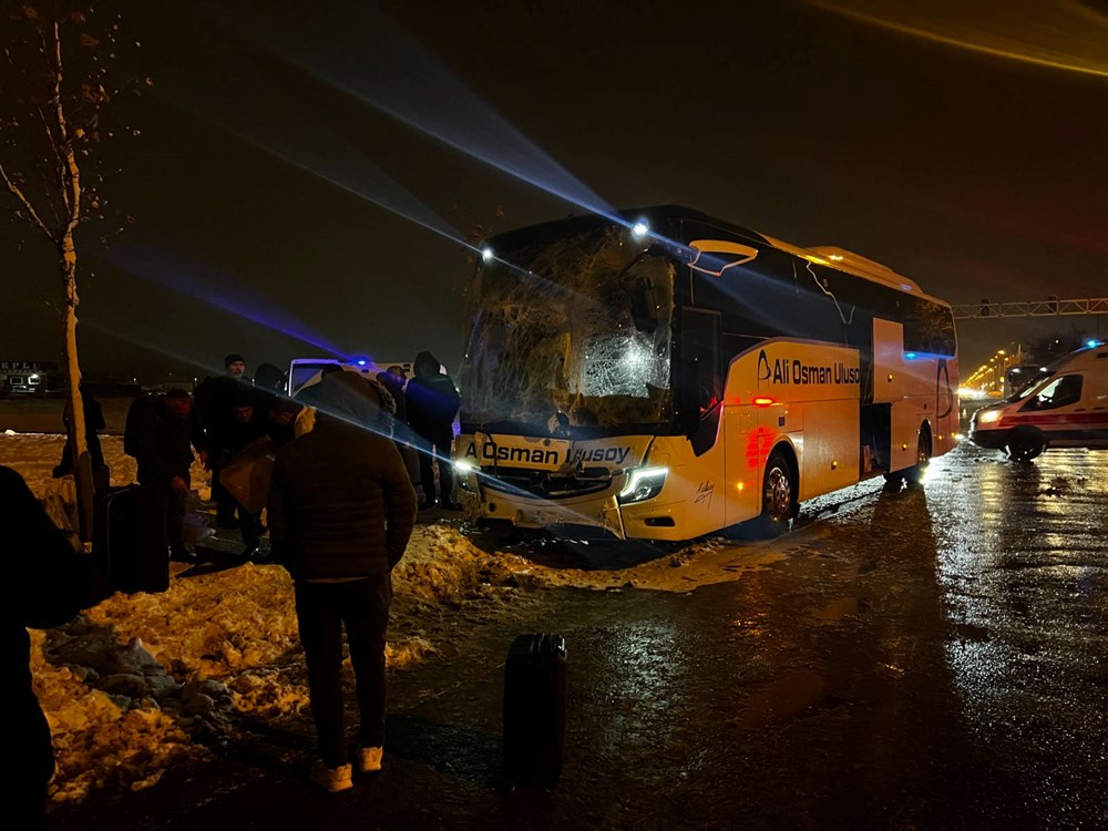 İşçi servisi ile yolcuotobüsü çarpıştı: 17 yaralı - 2