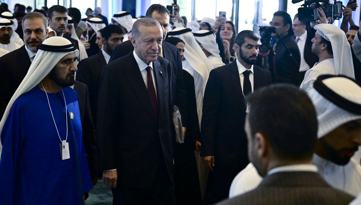Cumhurbaşkanı Erdoğan'dan BAE'de diplomasi trafiği Cumhurbaşkanı Erdoğan'dan BAE'de diplomasi trafiği