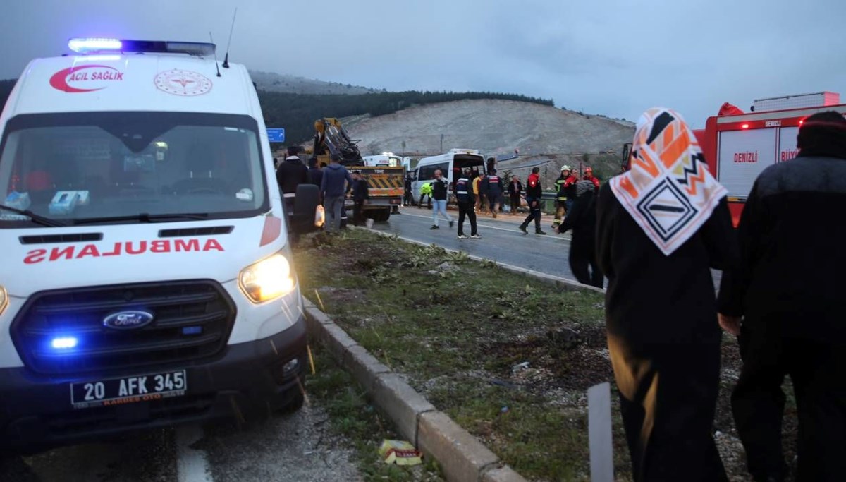 İşçi servisi otomobille çarpıştı