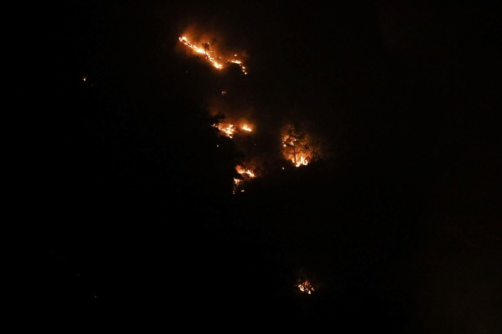 Antalya’da orman yangını | Bakan İbrahim Yumaklı: 1 ev yandı, 17 ev
tahliye edildi - 4