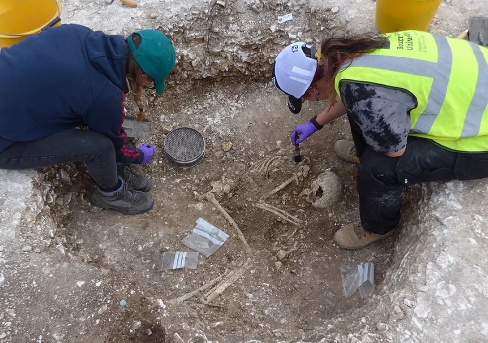 "Öbür dünya"da rahat etmek için adaklarıyla birlikte gömüldüler: 2 bin yıl önce ölen beş insanın kalıntıları ortaya çıkarıldı - 4