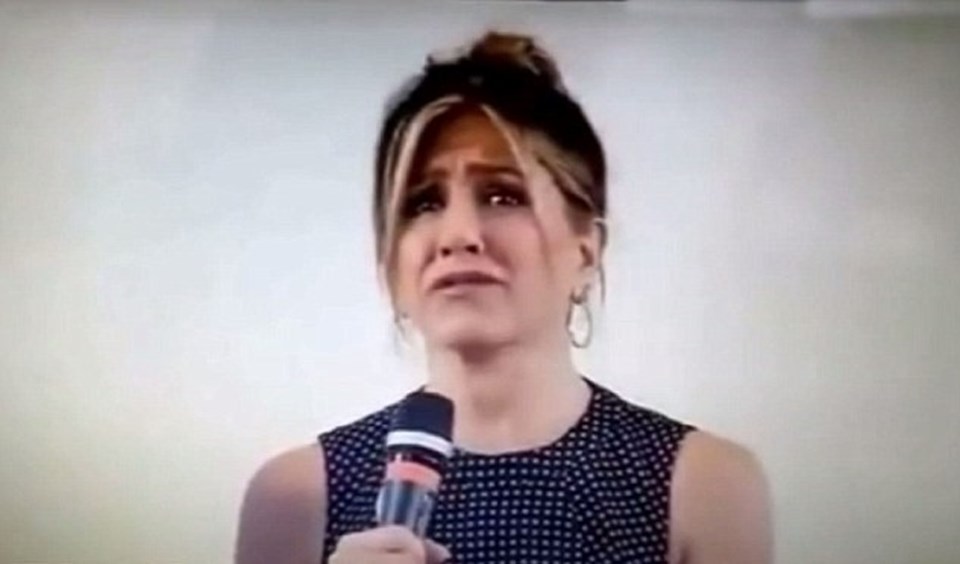 Jennifer Aniston gözyaşlarına boğuldu - 3