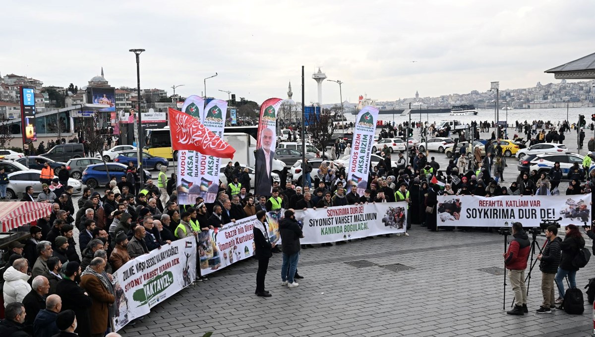 İsrail'in Gazze saldırıları İstanbul'da protesto edildi İsrail'in Gazze saldırıları İstanbul'da protesto edildi