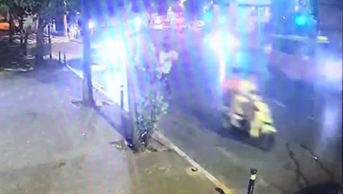 Motosikletle yaklaşıp, 11 kişinin telefonunu çaldılar Motosikletle yaklaşıp, 11 kişinin telefonunu çaldılar