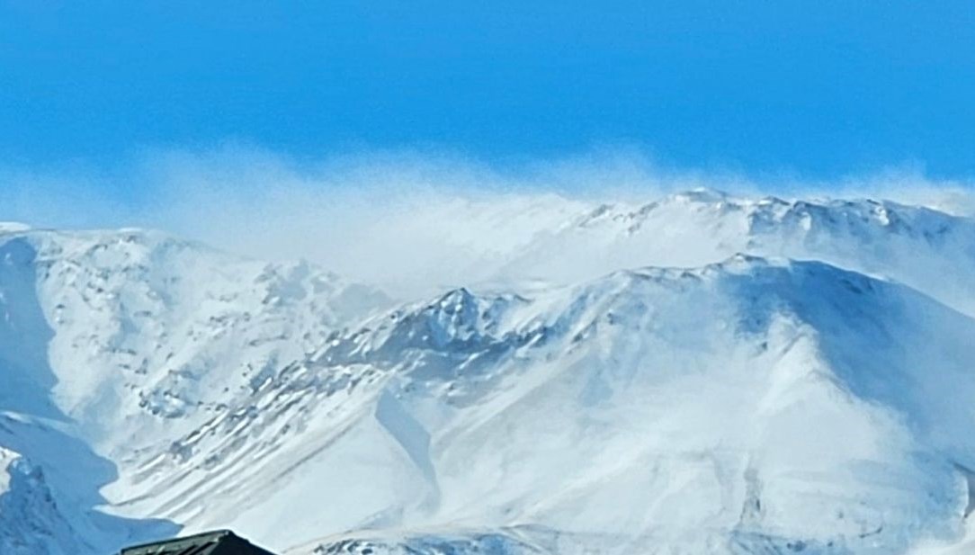 Süphan Dağı'nda kar fırtınası güzelliği: Gören telefona sarıldı