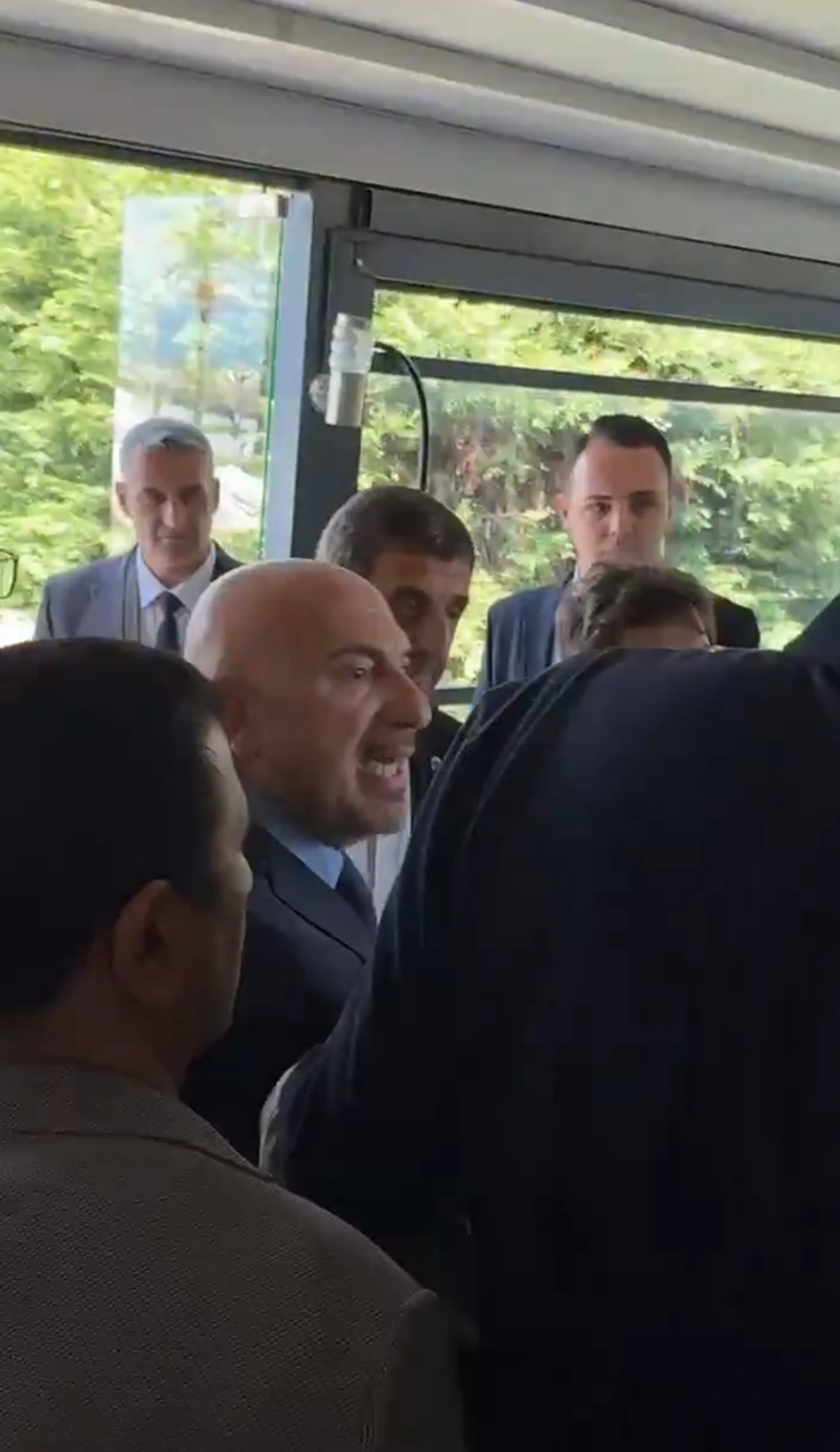 Fenerbahçe Lider Adayı Hakan Bilal Kutlualp ile Ümit Özat ortasında tartışma: "Babanın parası mıydı?" 73 2AINIs IvkKRHvssgC 05g