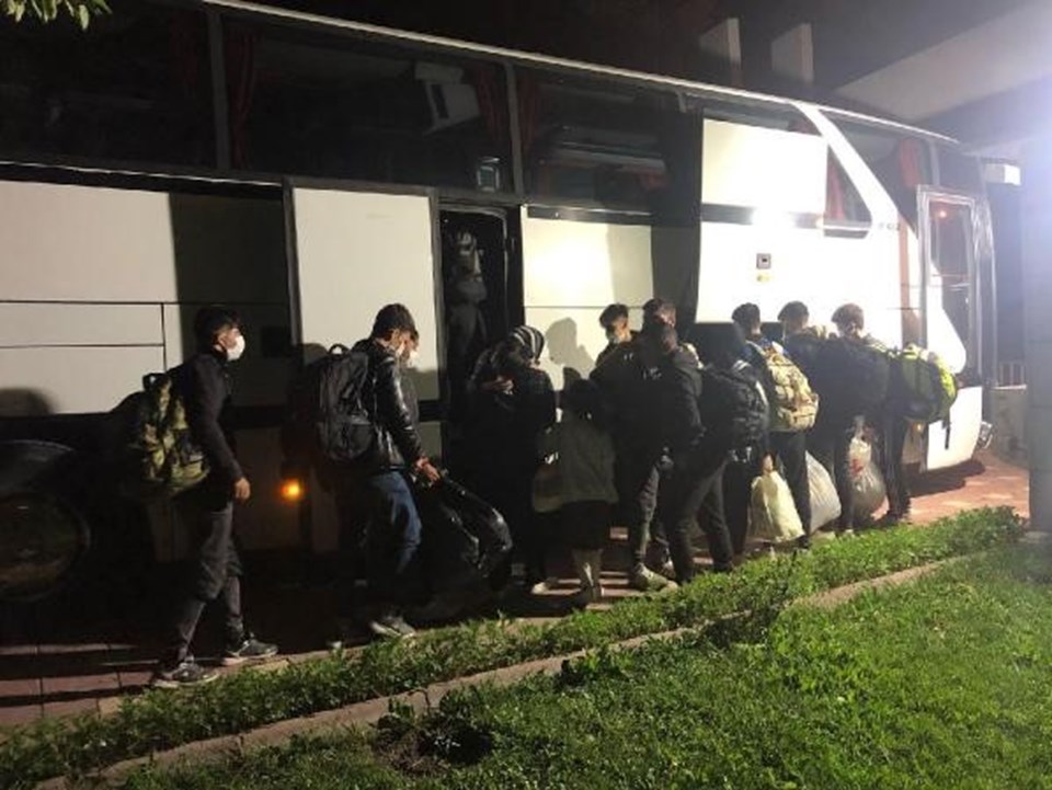 Kaçak göçmenleri İstanbul'dan alıp 'yurt dışı' diye Eskişehir'e bıraktılar - 2