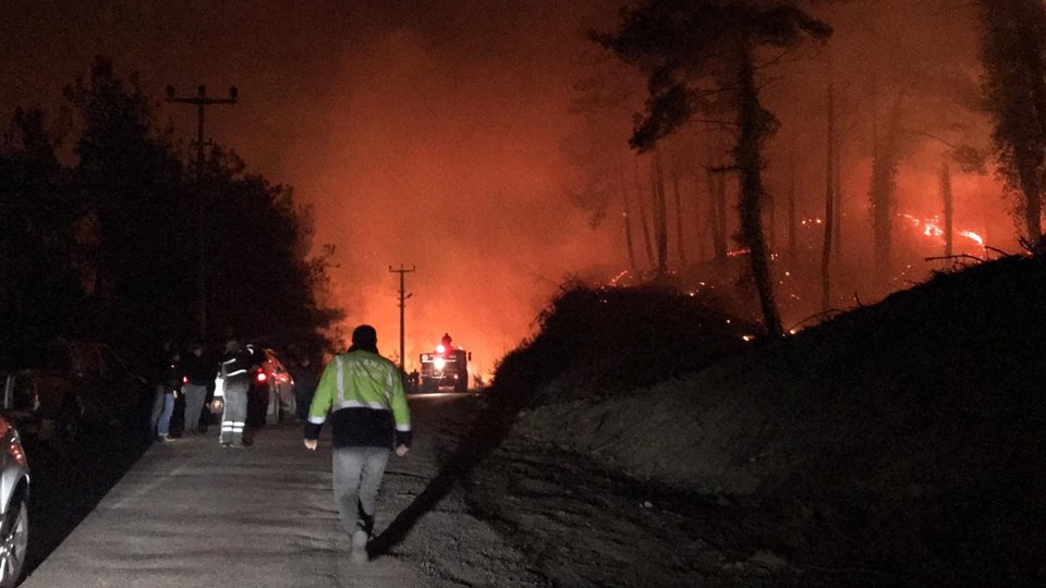 Kastamonu'da orman yangını mahalleye sıçradı: Bir mahalle ve 2 köy boşaltıldı - 1