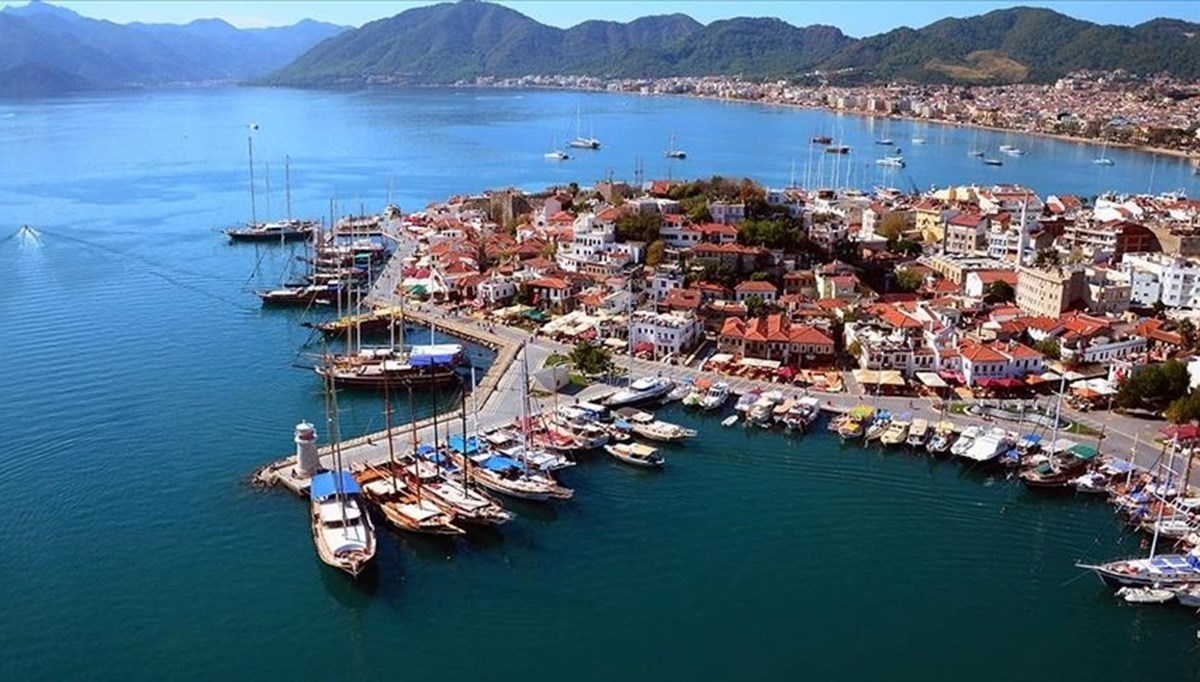 500 binden fazla araç ve 1,5 milyondan fazla turist geldi 500 binden fazla araç ve 1,5 milyondan fazla turist geldi