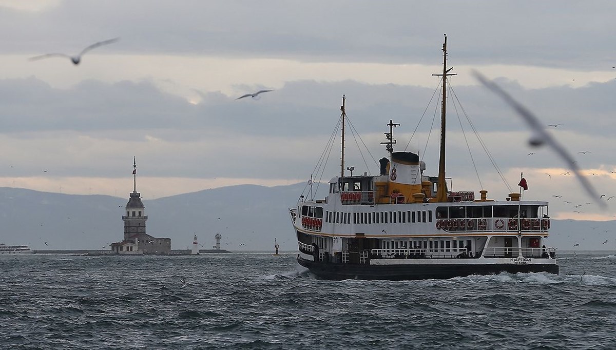 İstanbul'da vapur seferlerine lodos engeli İstanbul'da vapur seferlerine lodos engeli