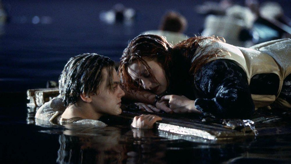 Titanic'te Rose'u hayatta tutan kapı rekor fiyata satıldı - 5