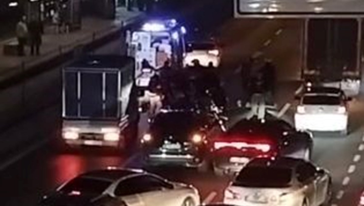 Küçükçekmece'de trafik kazası Küçükçekmece'de trafik kazası
