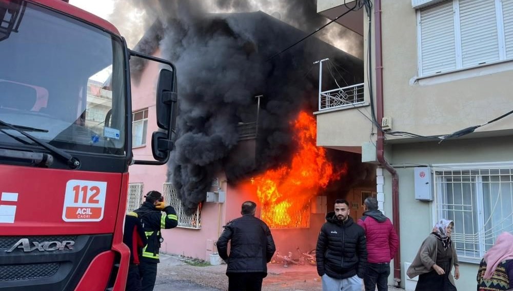 Baba ile oğlu yangına uykuda yakalandı