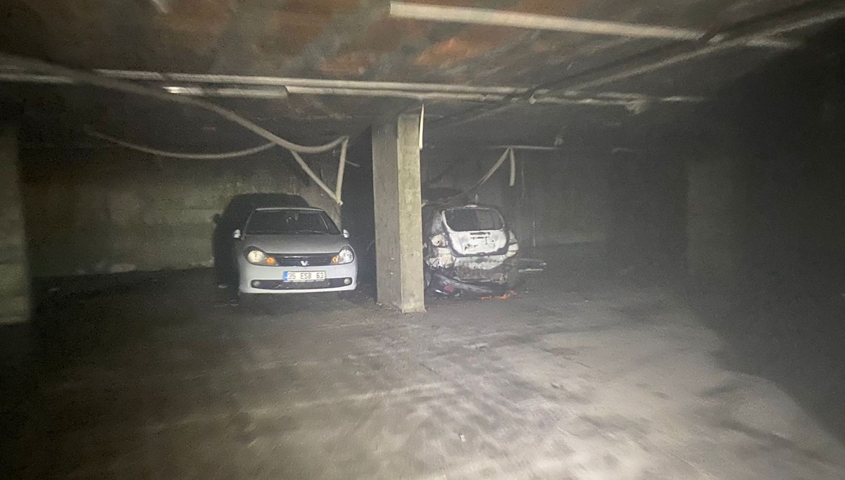 Otoparktaki otomobil yangını nedeniyle 52 dairelik bina tahliye edildi