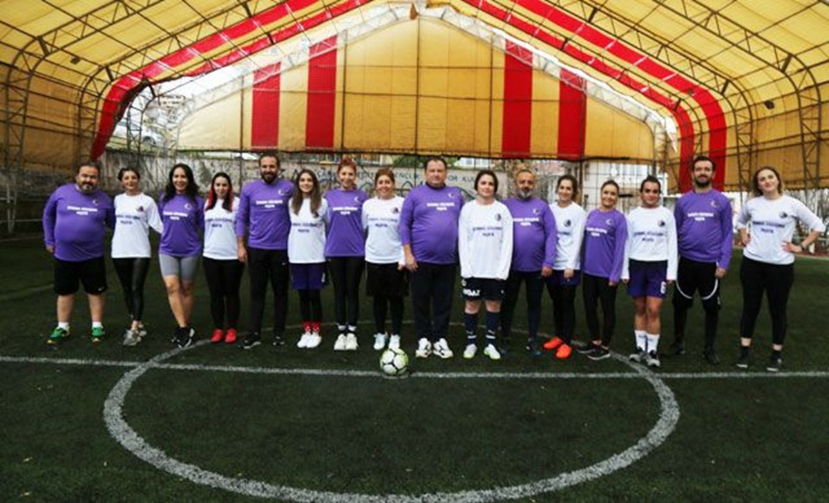 Avukatlardan kadına yönelik şiddete karşı futbol maçı