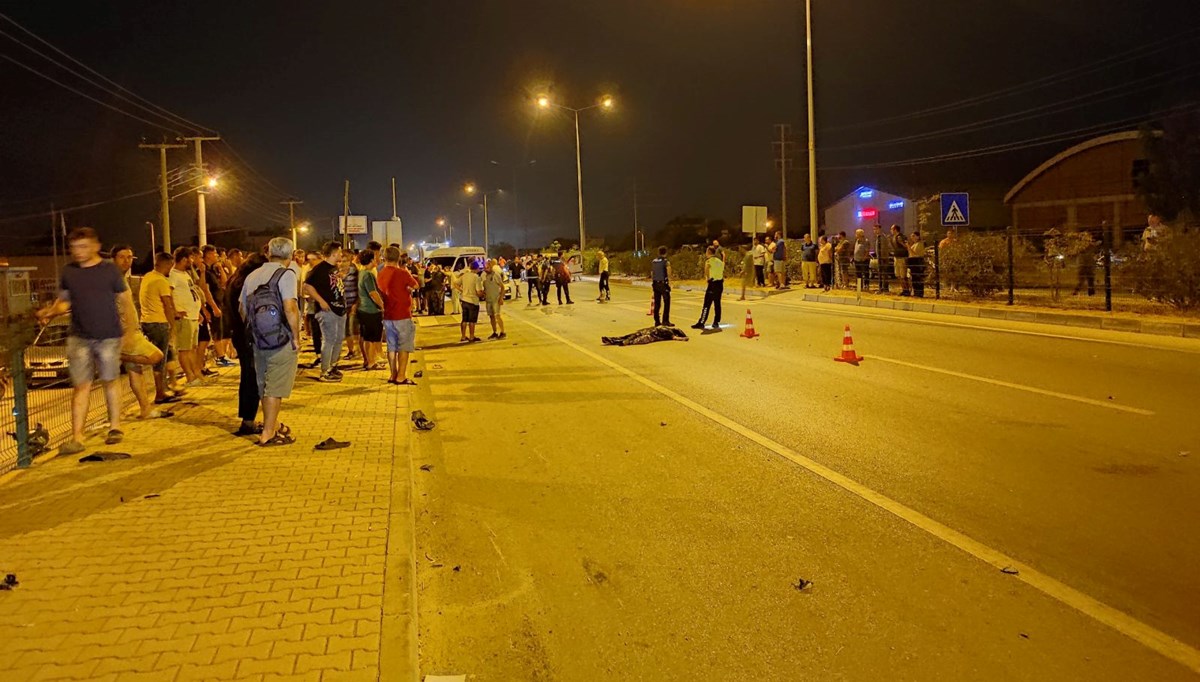 Fethiye'de motosikletle araba çarpıştı: 1 ölü, 2 yaralı Fethiye'de motosikletle araba çarpıştı: 1 ölü, 2 yaralı