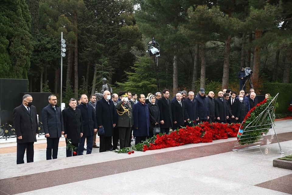 Haydar Aliyev, vefatının 18. yılında anıldı - 2