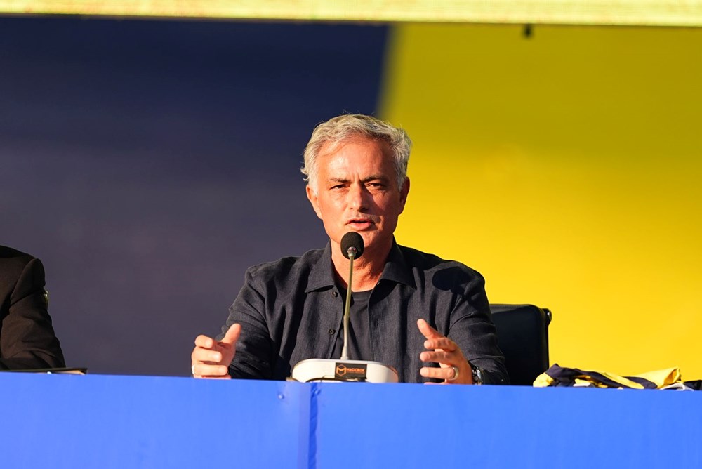 Jose Mourinho, Fenerbahçe'ye imzayı attı - 4