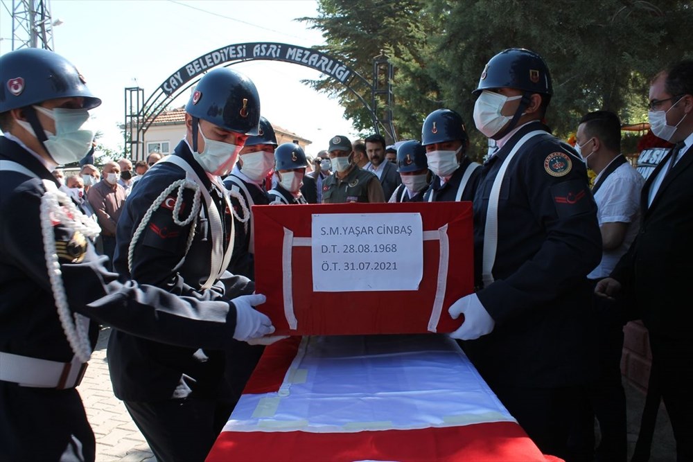 Manavgat'taki yangında ölen orman işçisi babasını cübbesiyle uğurladı - 7