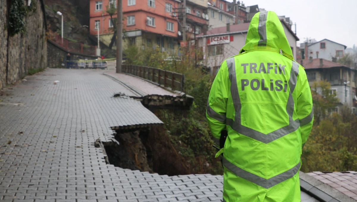 Zonguldak’ta aşırı yağış sonrası hastane yolunda heyelan