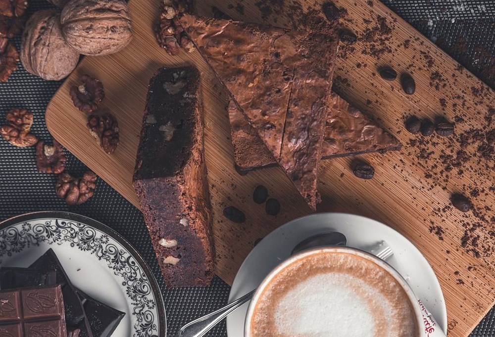 Çikolatalı tatlıların kraliçesi olarak biliniyor: 3 malzemeli browni tarifi - 10