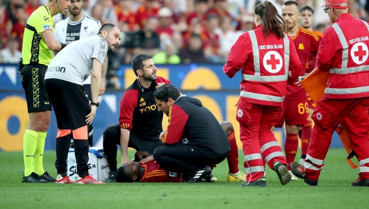 Serie A'da yürekler ağza geldi: Roma maçında korkutan anlar Serie A'da yürekler ağza geldi: Roma maçında korkutan anlar